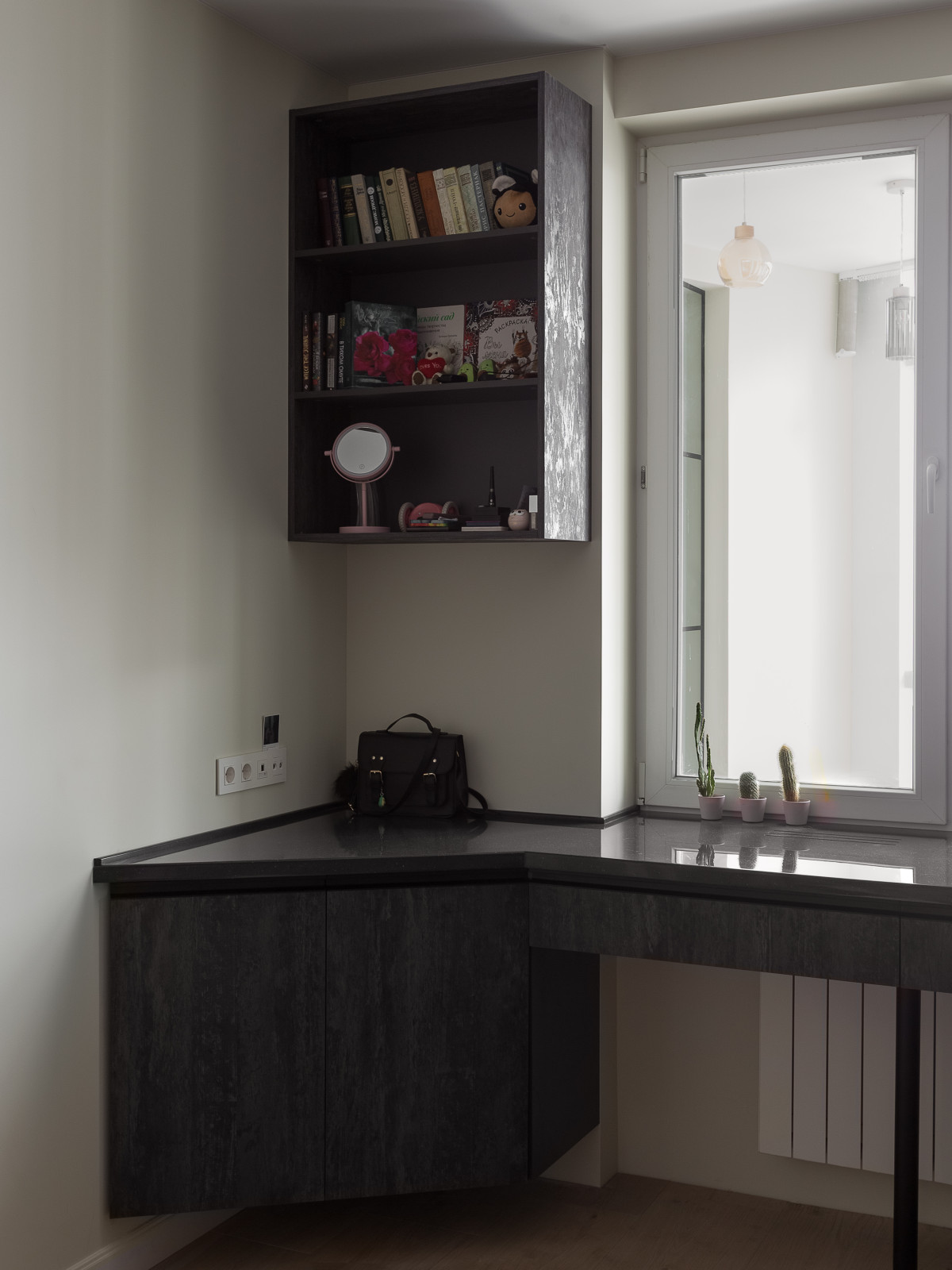 Рабочее место под подоконник в детской в ЖК Маяк