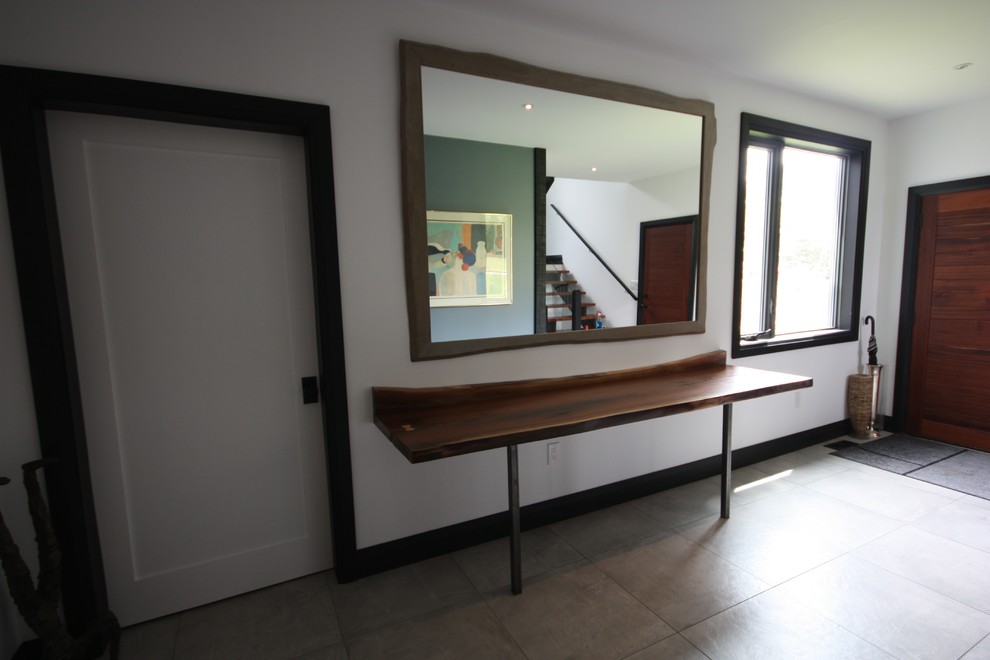 Mountain style entryway photo in Toronto