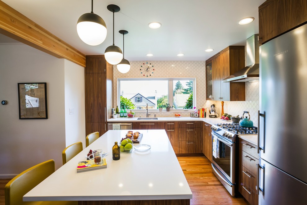 Inspiration for a small midcentury l-shaped kitchen in Portland.