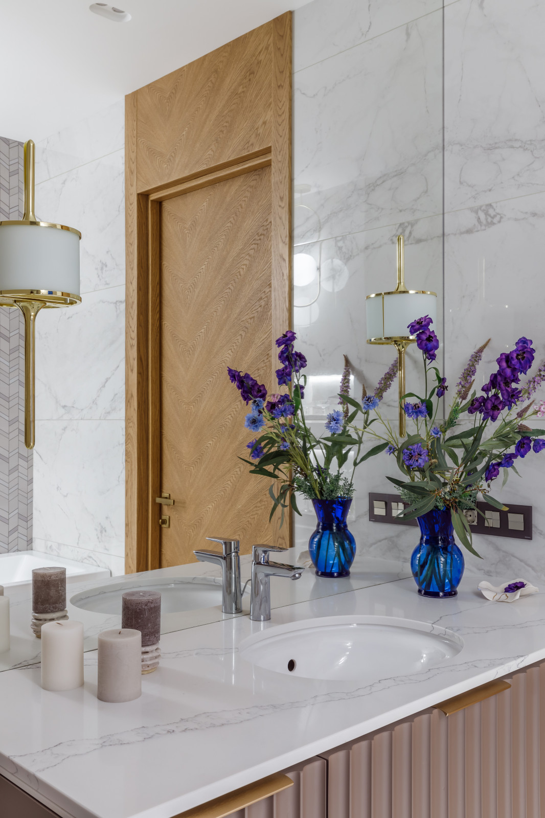 Дом с синими человечками