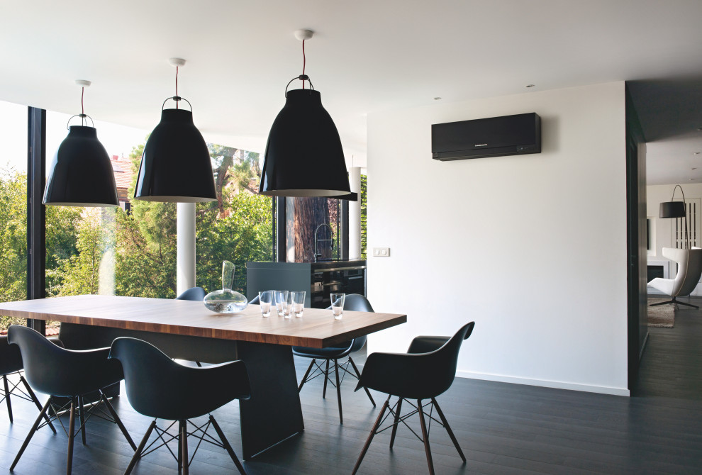 Design ideas for a modern dining room in Dusseldorf.