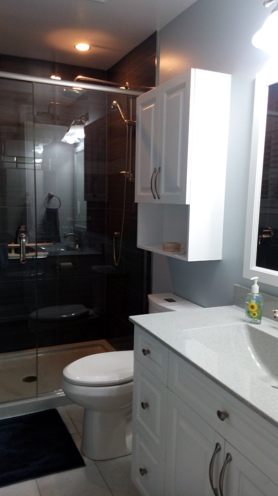 Inspiration for a transitional bathroom remodel in Toronto
