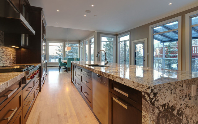Transitional transitional-kitchen