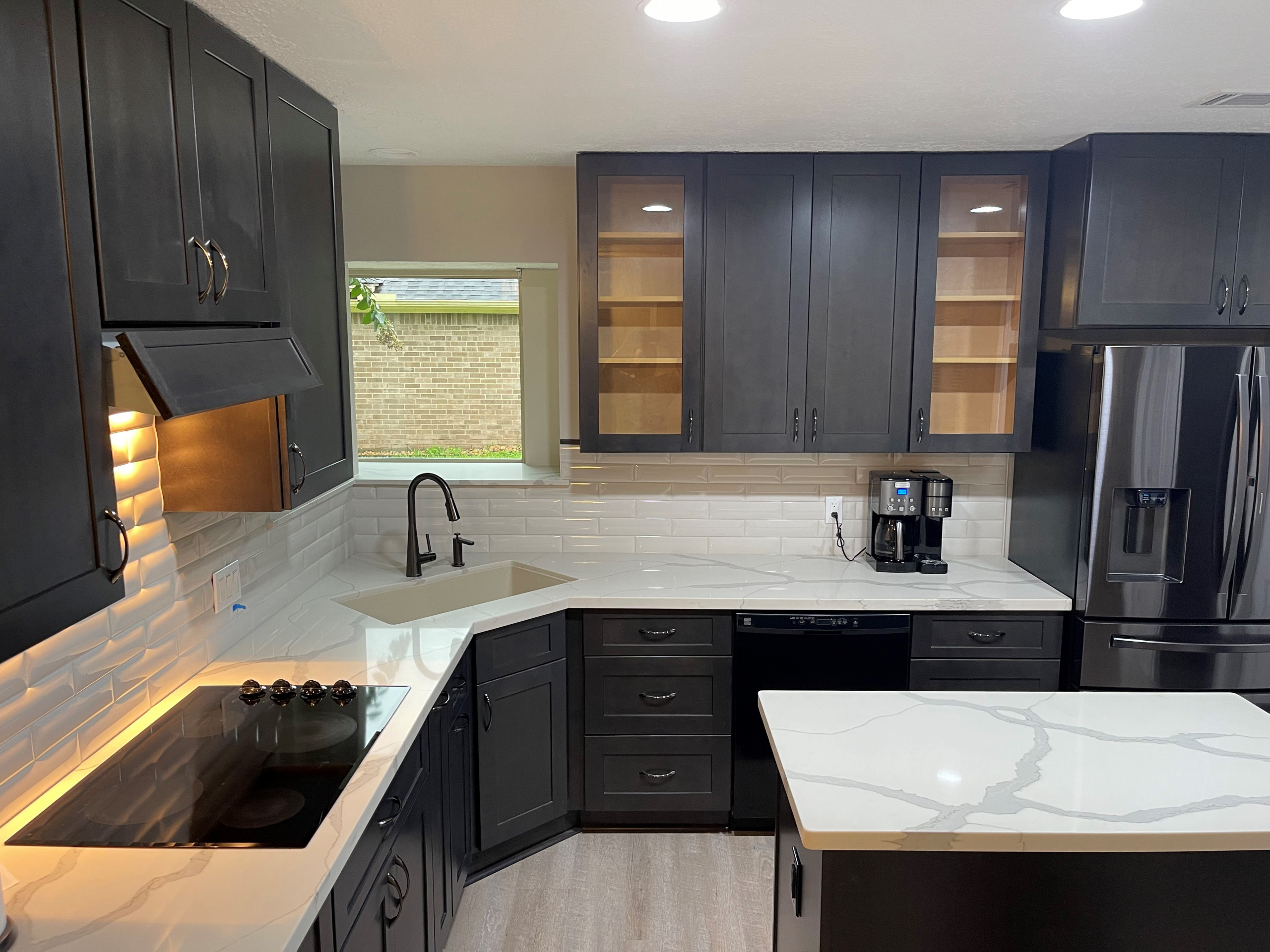 Contemporary/Modern Dark Grey Shaker Kitchen with island