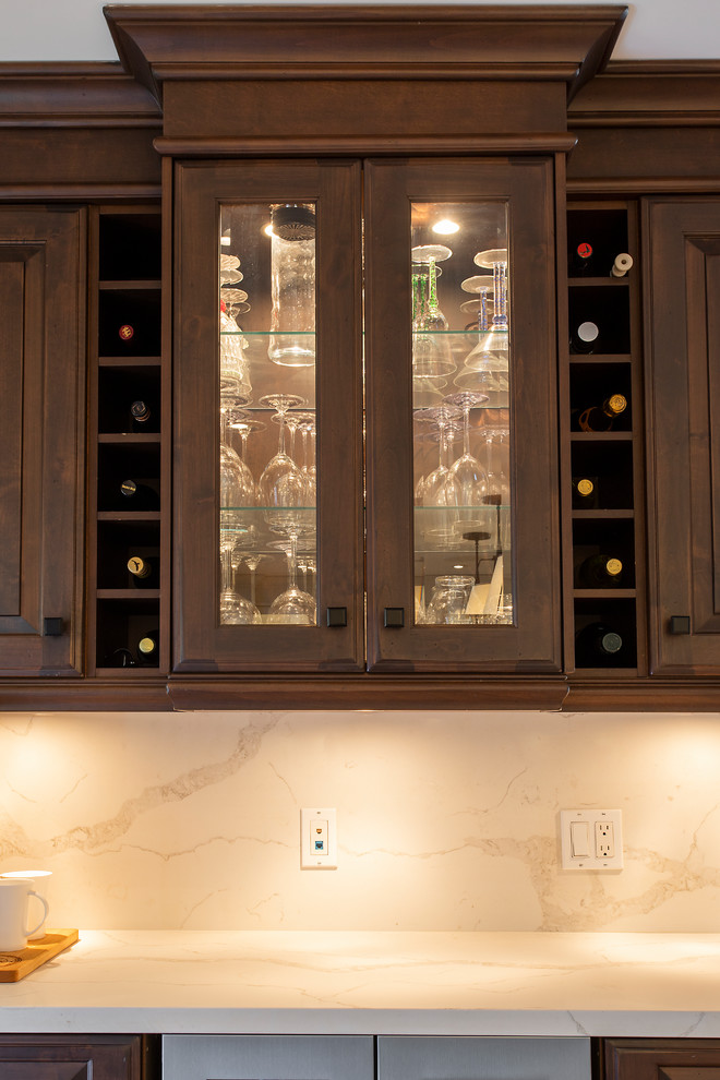Inspiration for a transitional home design remodel in Toronto
