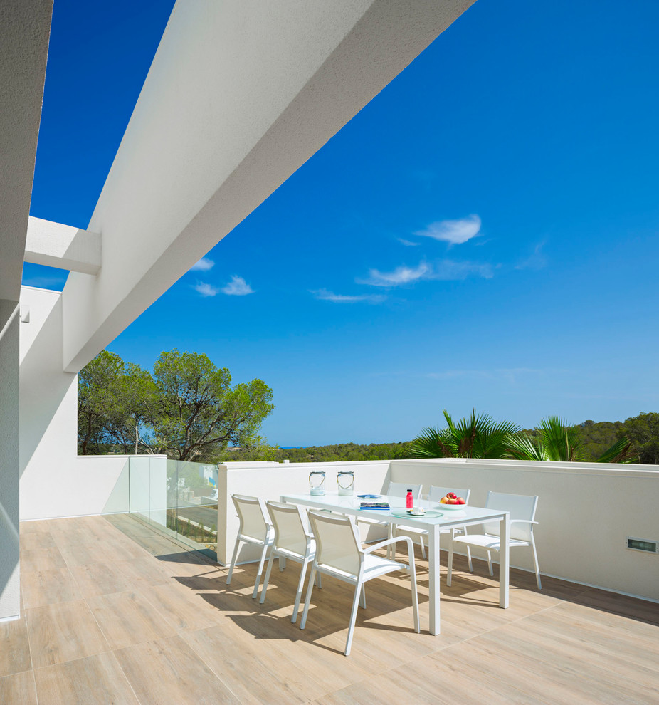 Inspiration for a modern deck in Alicante-Costa Blanca.