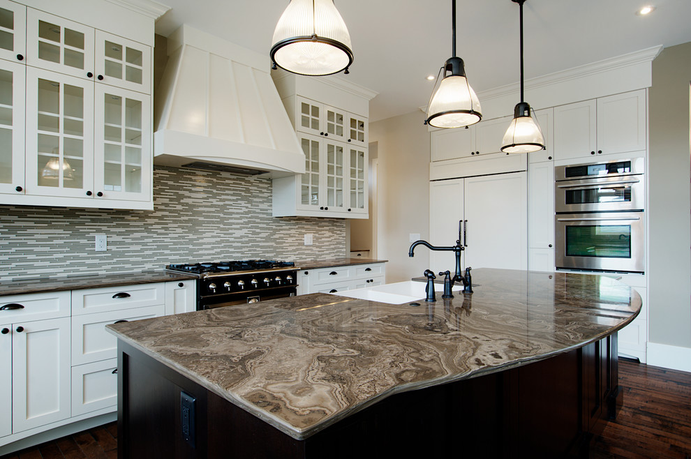 Kitchen - kitchen idea in Calgary