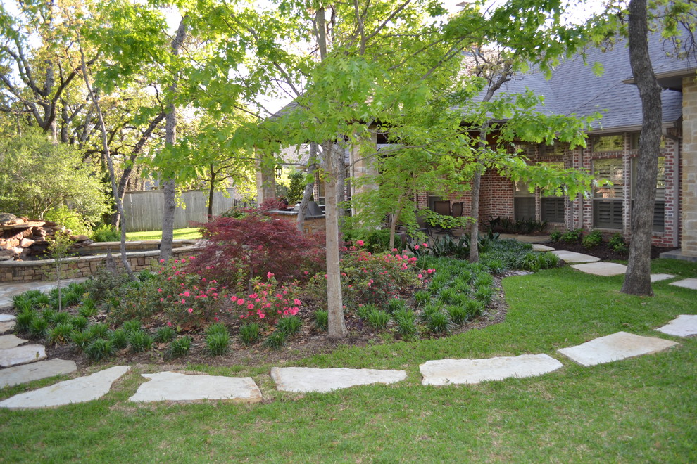 Backyard landscaping Traditional Landscape Dallas by Happy Gardens