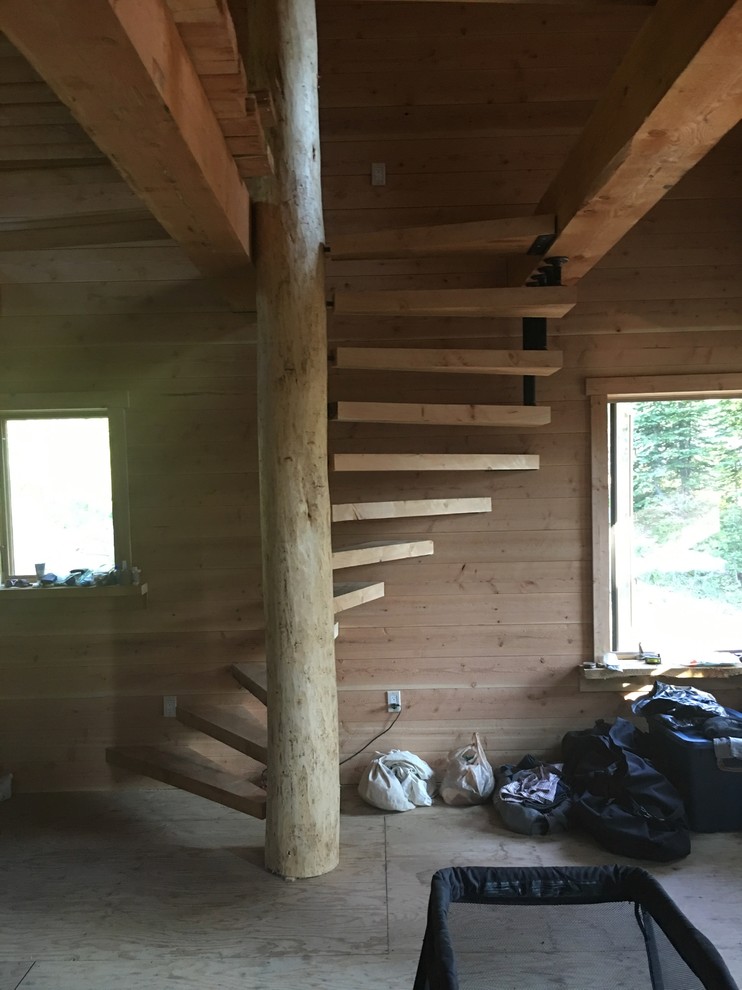 Small mountain style home design photo