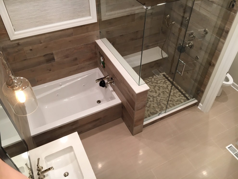 Bathroom - rustic bathroom idea in Chicago