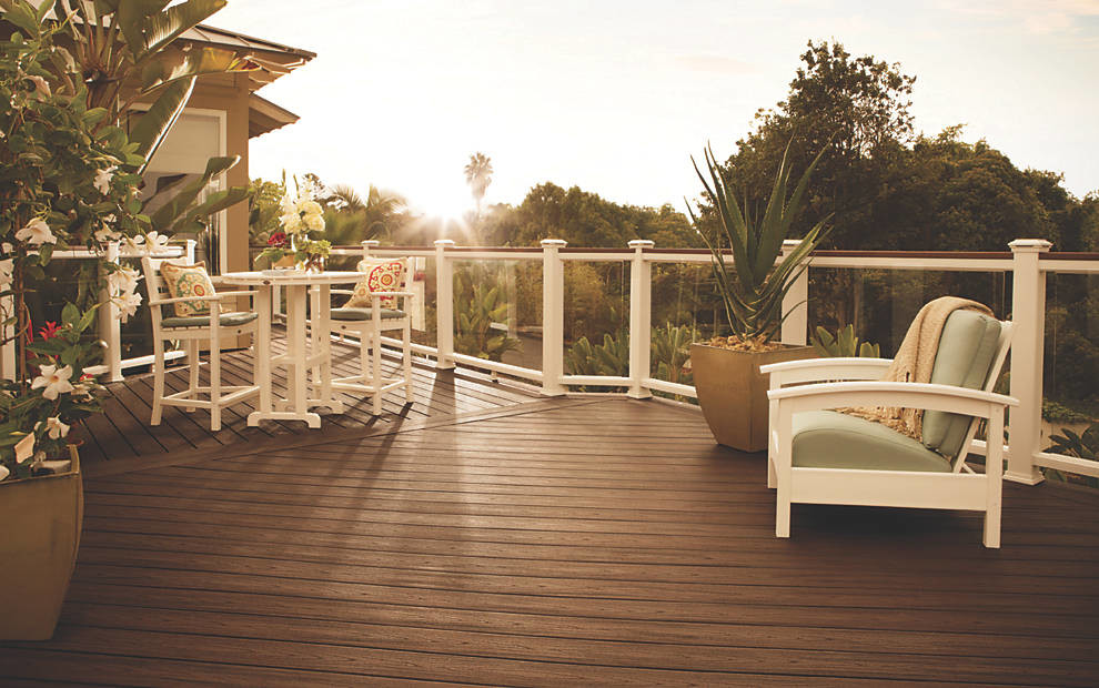 Example of a large transitional backyard deck design in Cedar Rapids with no cover