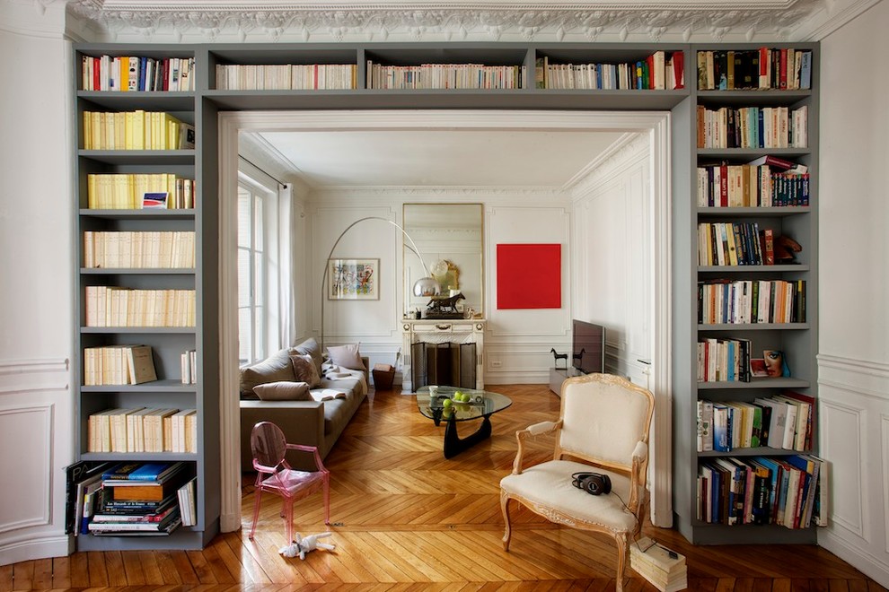Design ideas for a transitional family room in Paris.