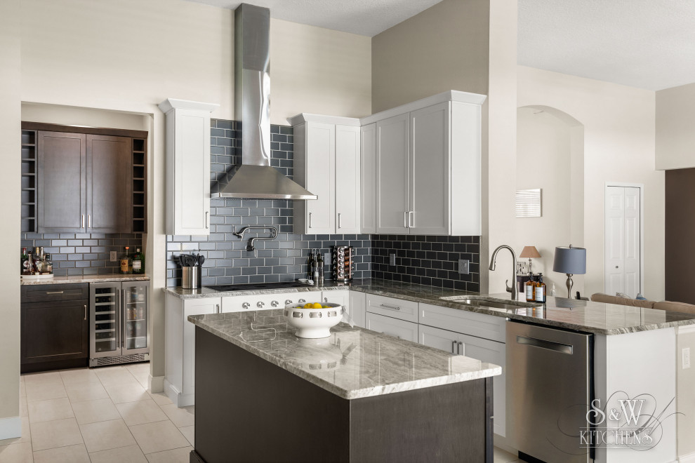 Inspiration for a transitional kitchen remodel in Orlando