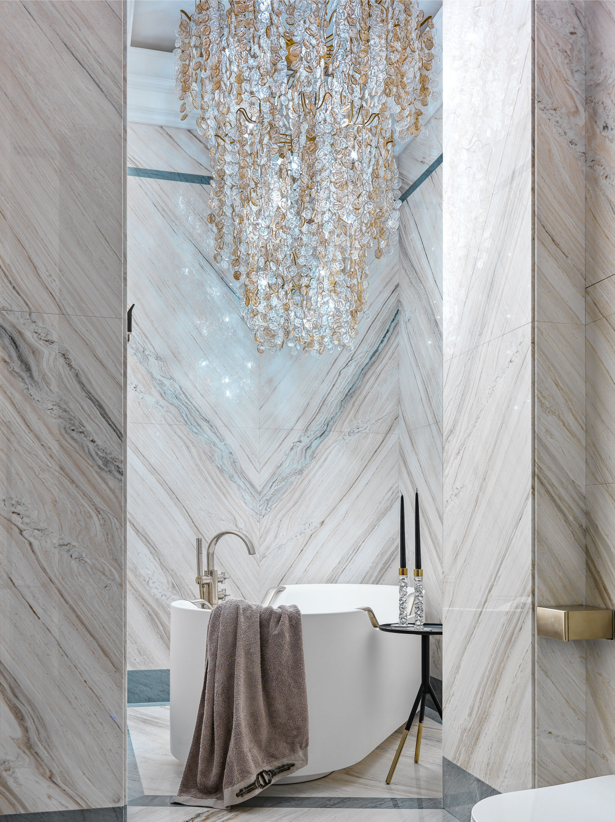 Резиденция Монэ: Огонь–интерьер с видом на Москва-сити