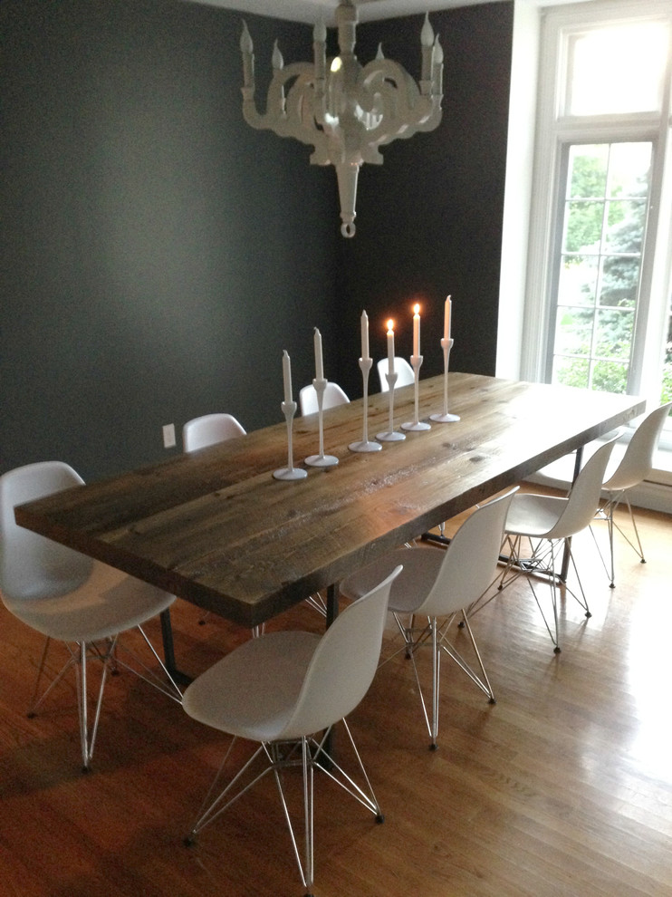 Inspiration for a modern dining room in Chicago.