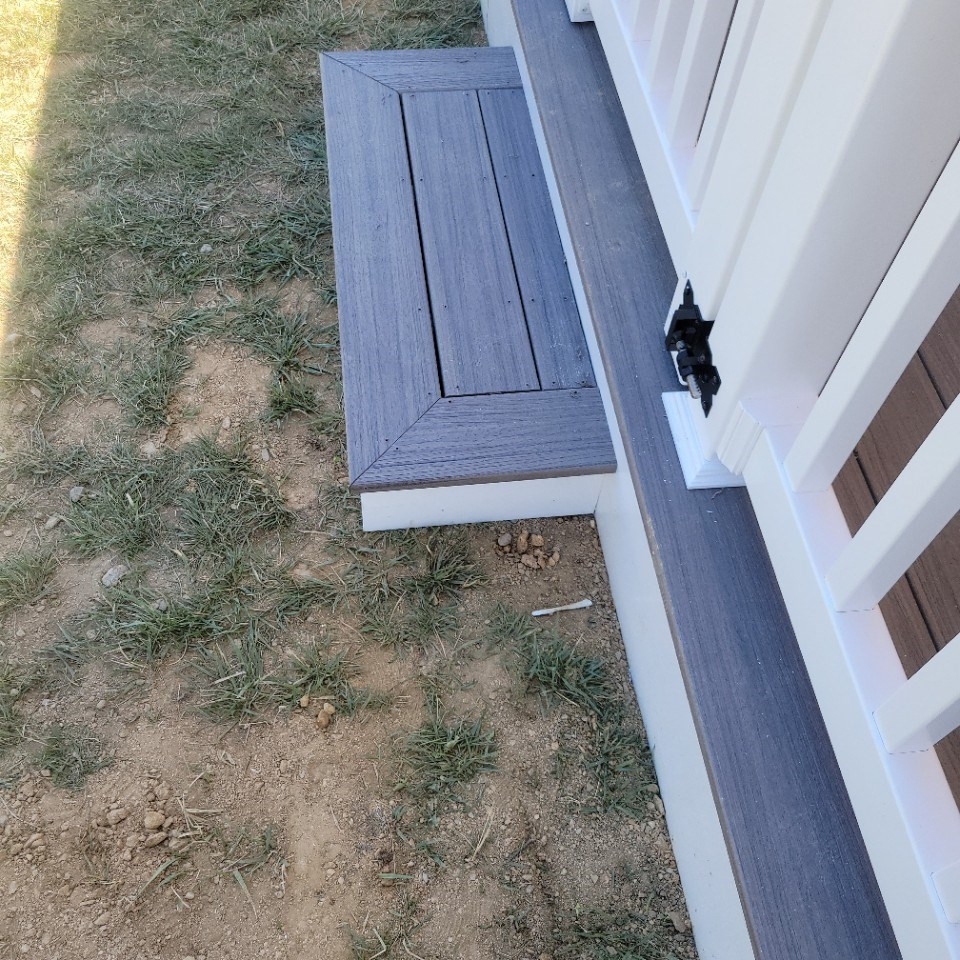Example of a small transitional deck design
