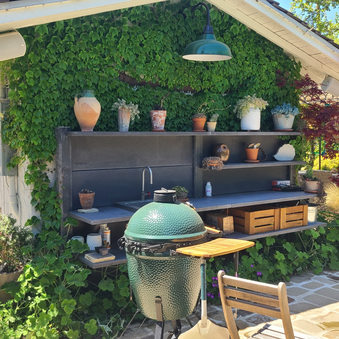 OUTDOOR KITCHENS