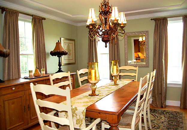 Design ideas for an eclectic dining room in Boston.