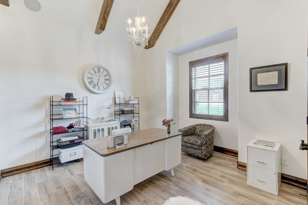 Example of a transitional home design design in Oklahoma City