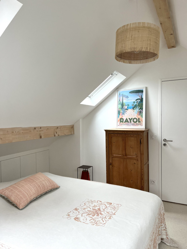 CHAMBRE D'AMIS et placards sous les combles