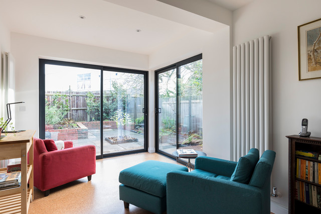 Cozy & retro extension in North London nyklassisk-vardagsrum
