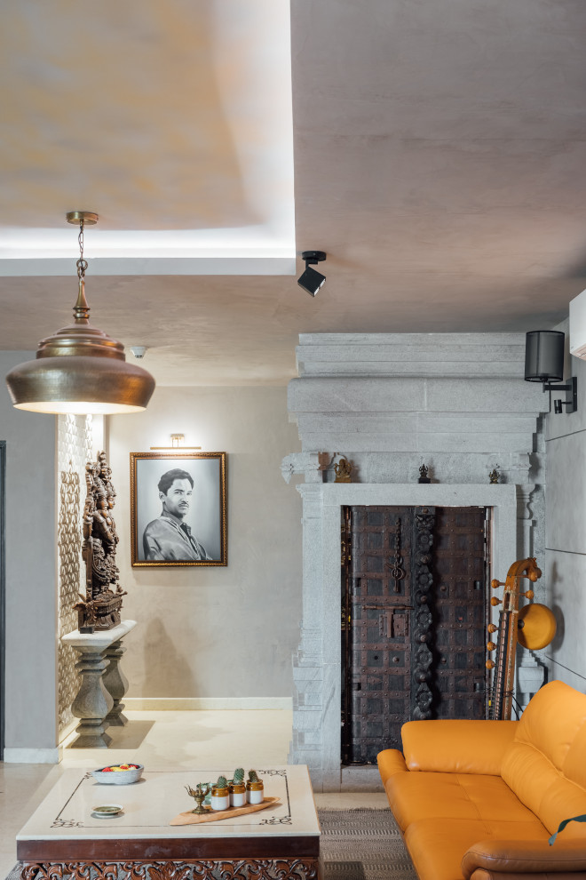 Design ideas for a contemporary entryway in Bengaluru.