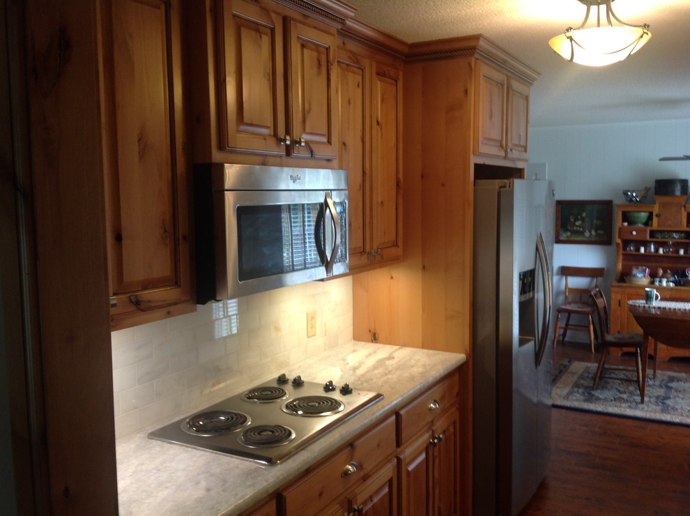 Kitchen - traditional kitchen idea