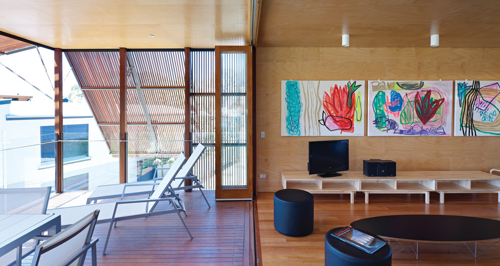 Photo of a contemporary living room in Brisbane.