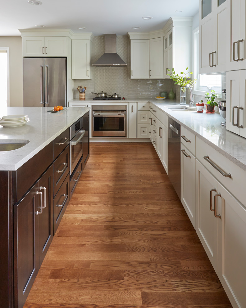Inspiration for a transitional kitchen remodel in Chicago