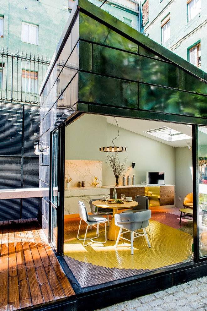 Foto de acceso privado nórdico de tamaño medio