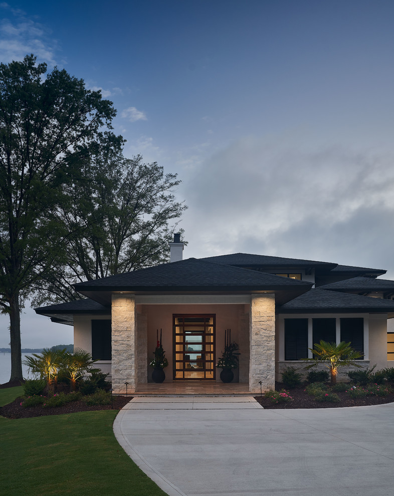 Example of a mid-century modern exterior home design in Charlotte