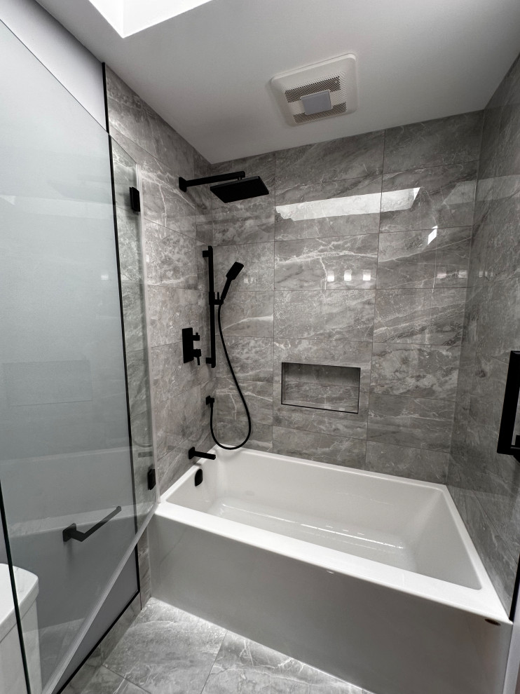 West Graham Place - Traditional Bathroom - London, ON
