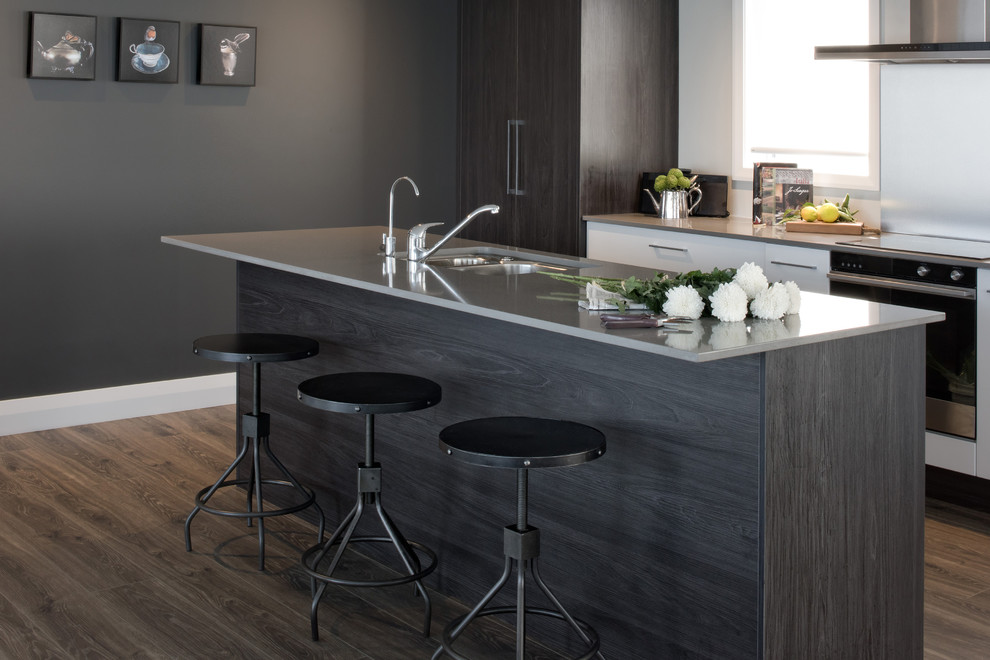 Inspiration for a mid-sized contemporary single-wall eat-in kitchen in Auckland with an undermount sink, quartz benchtops, metallic splashback, metal splashback, stainless steel appliances, dark hardwood floors and with island.