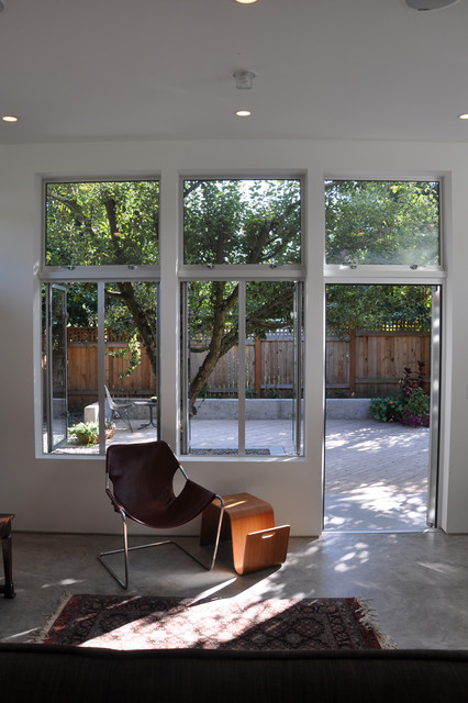 Backyard Studio modern-wohnbereich