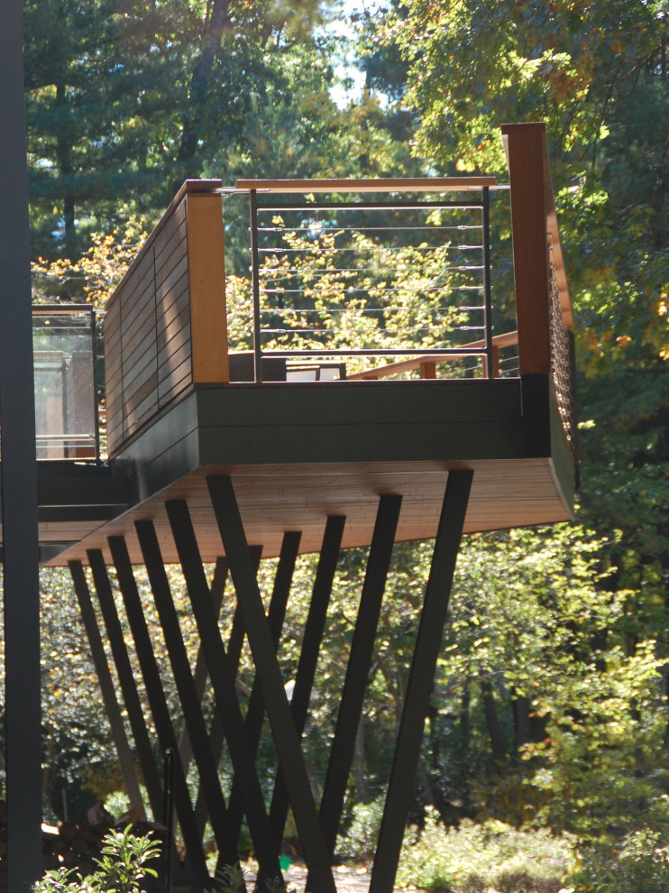 Idee per una terrazza contemporanea dietro casa e al primo piano con nessuna copertura e parapetto in legno