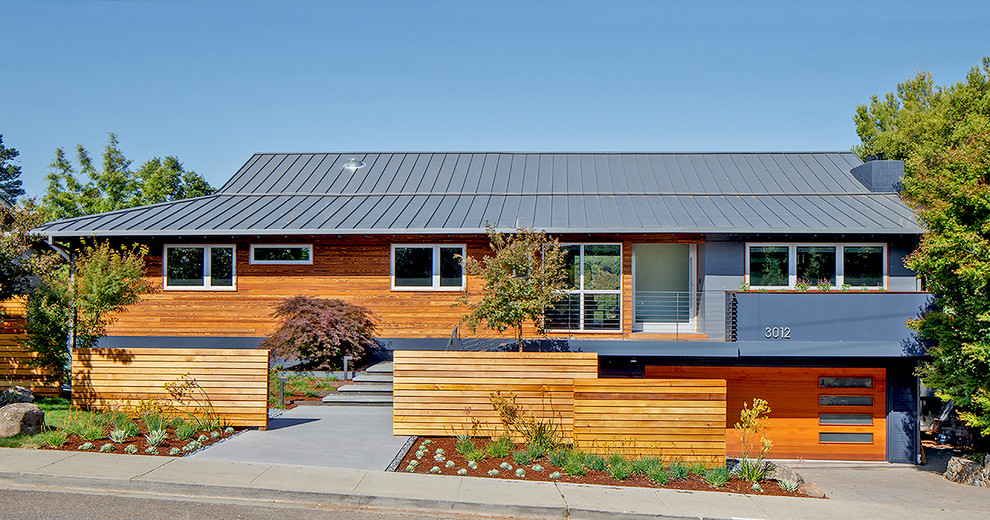 Photo of a contemporary one-storey multi-coloured house exterior in San Francisco with wood siding.
