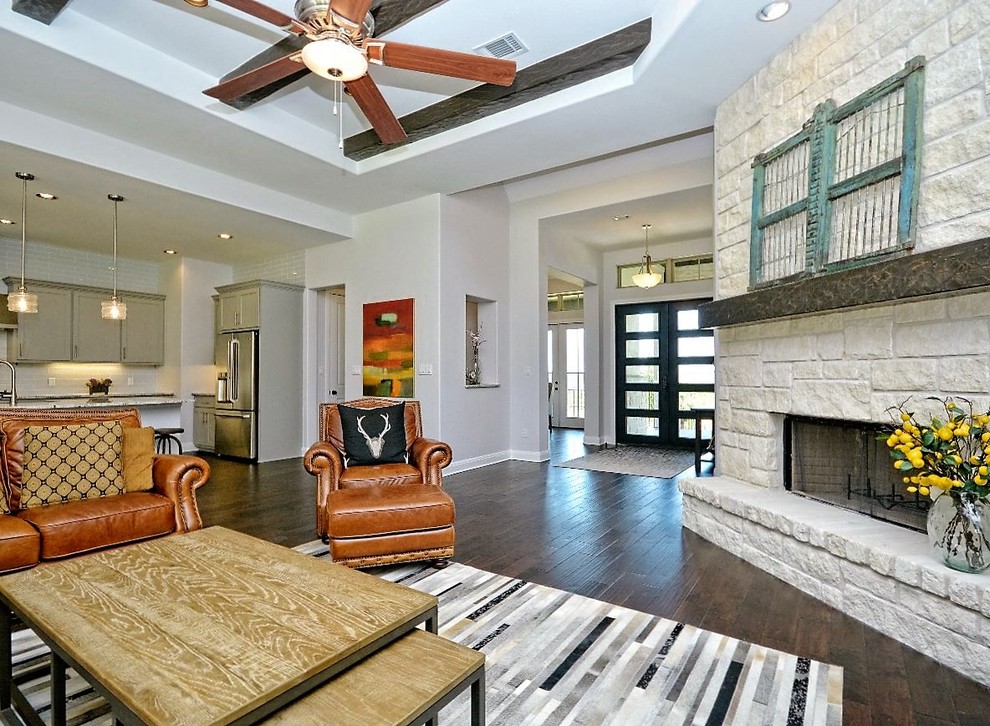 Transitional entryway photo in Dallas