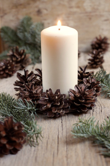 Fai da te: Composizione per la tavola di Natale con pigne, abete e candele  - Moderno - Milano - di Simonetta Chiarugi | Houzz