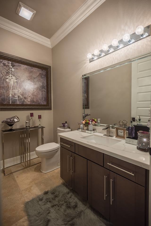 Transitional home design photo in Austin