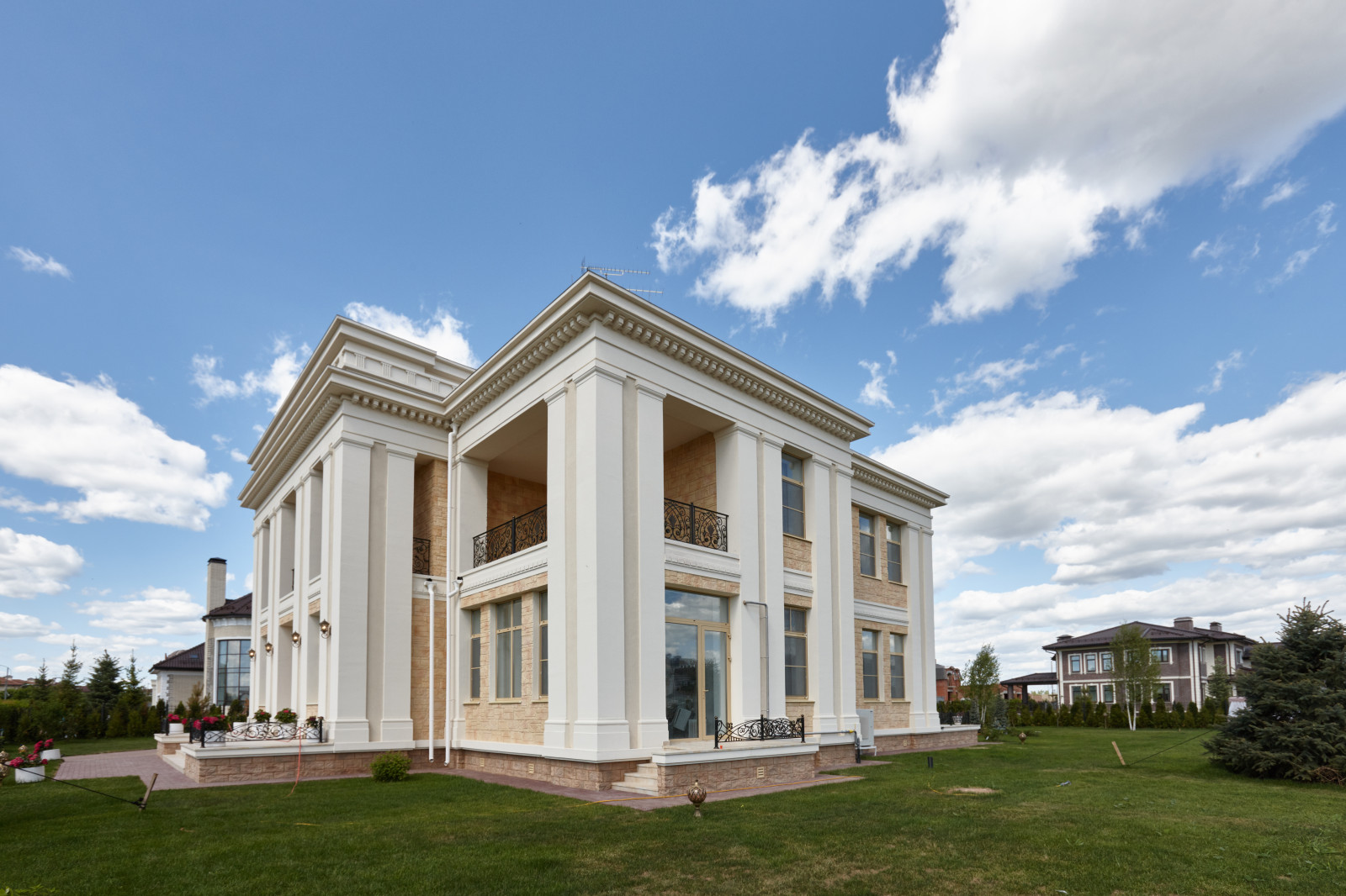 Загородный дом в стиле ар-деко