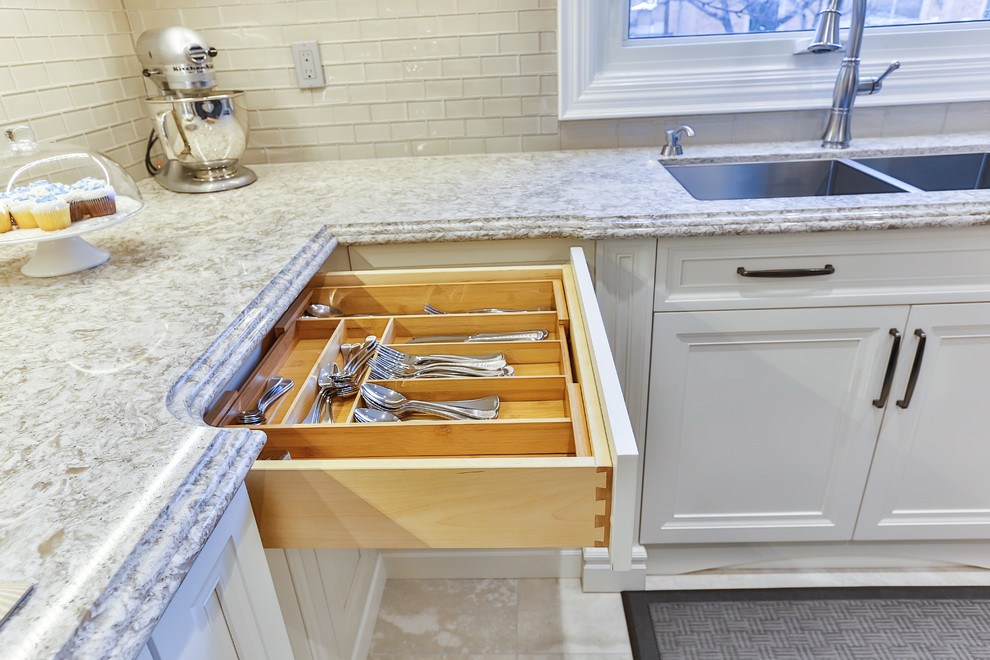 Transitional kitchen photo in Toronto