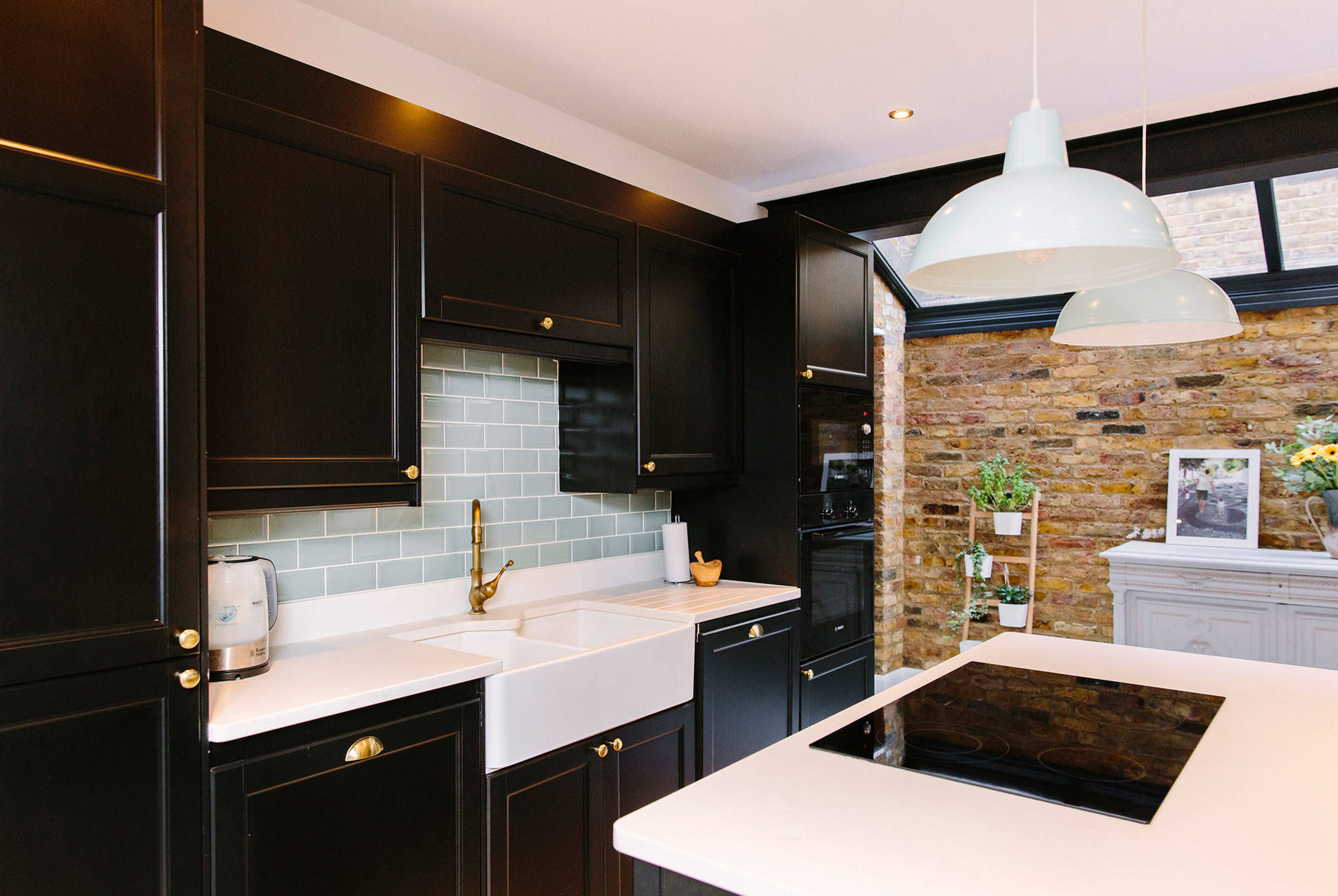 White Kitchen Cabinets vs Black Kitchen Cabinets: Style Guide