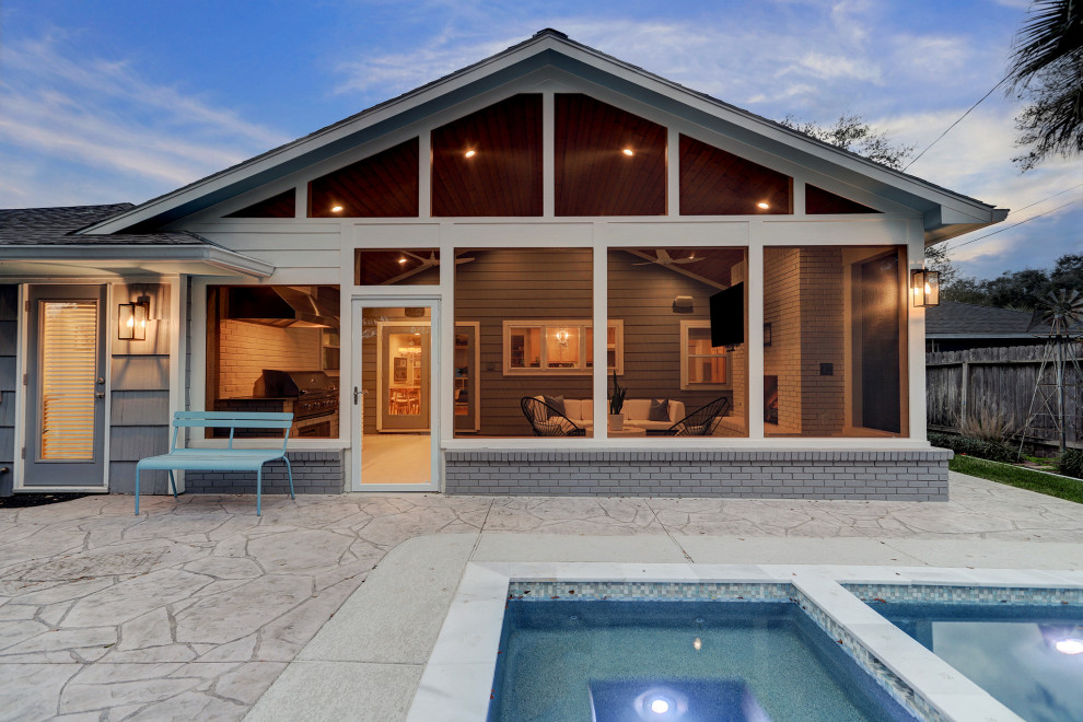 Design ideas for a contemporary veranda in Houston.