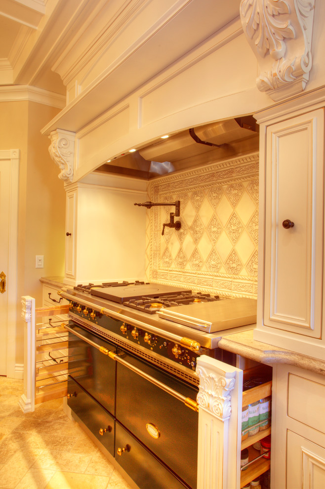 This is an example of a traditional kitchen in Sacramento.