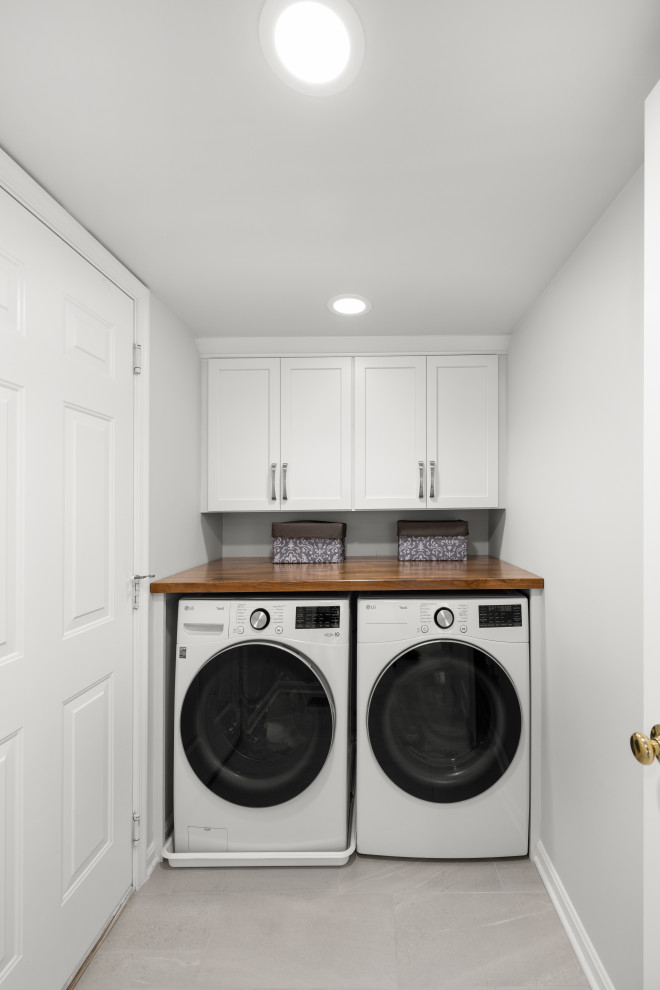 Kitchen - mid-sized transitional kitchen idea in DC Metro with shaker cabinets, white cabinets, quartz countertops, porcelain backsplash, stainless steel appliances and an island