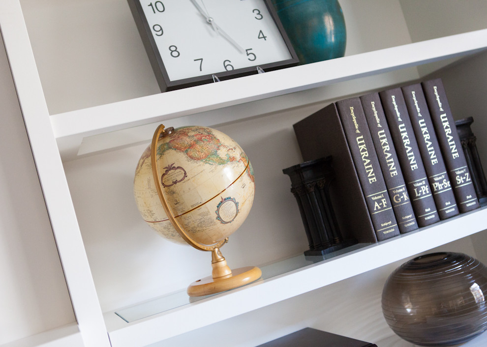 Inspiration for a transitional home design remodel in Toronto