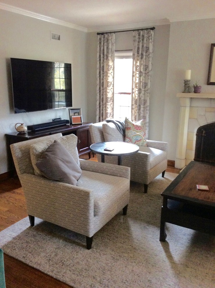 Transitional home design photo in Phoenix