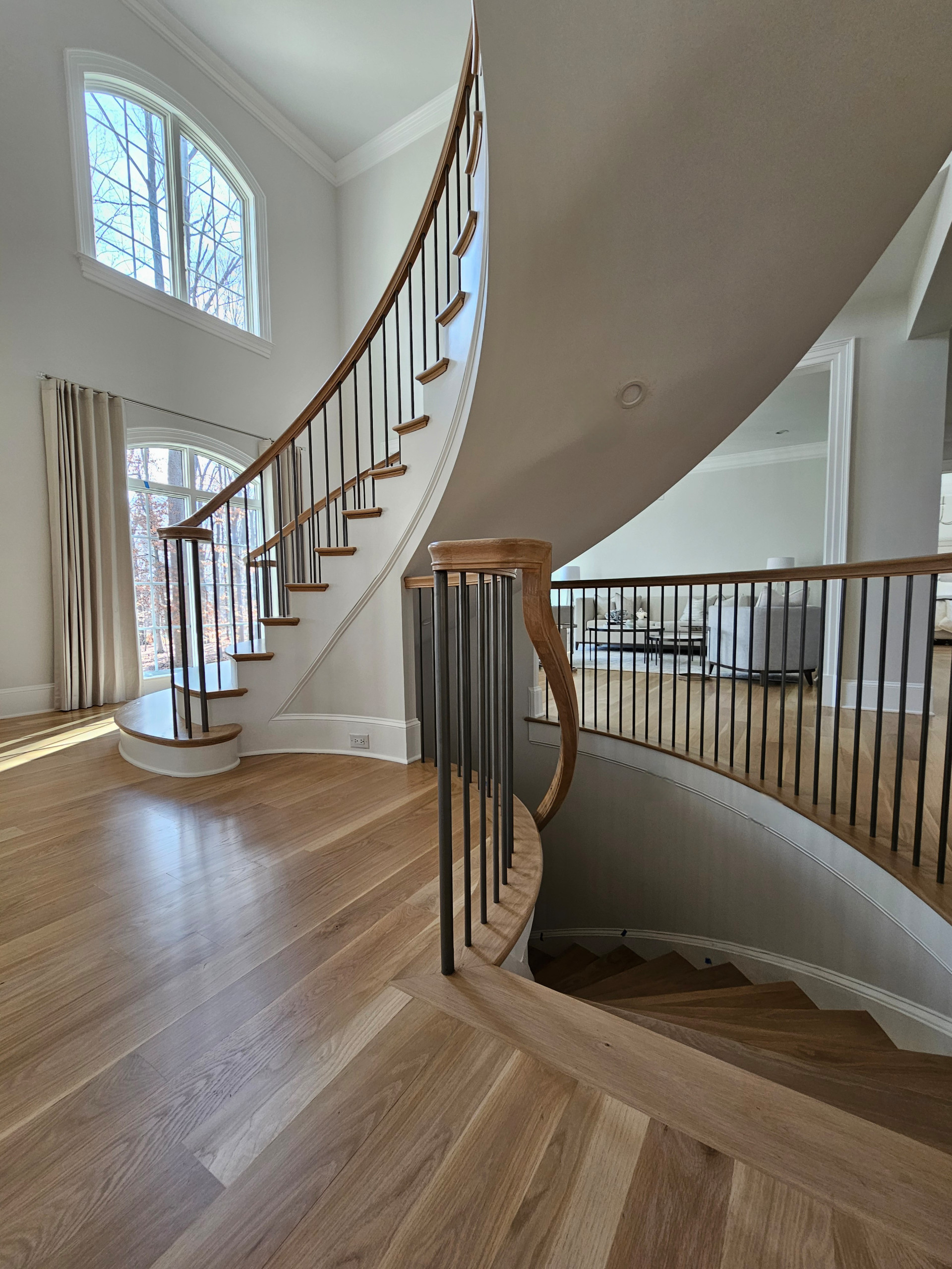 116_Elegant & Eye-catching Curved Staircase, Leesburg VA 20175