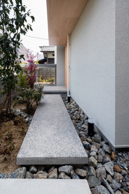 登美ケ丘の住宅 moderno-porche