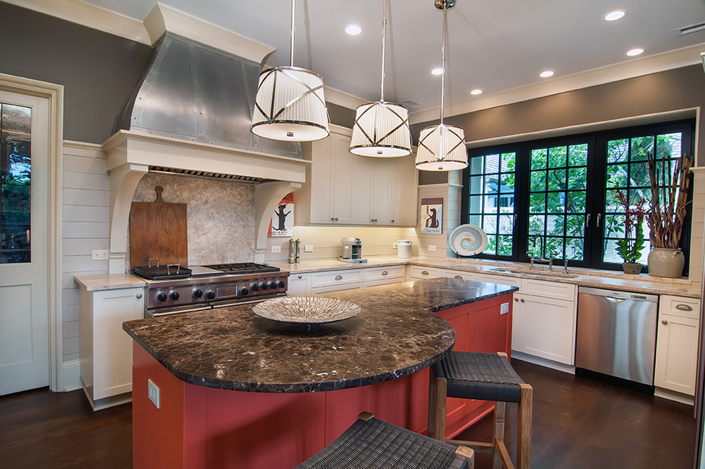 Example of a mid-sized eclectic u-shaped dark wood floor eat-in kitchen design in Charleston with an undermount sink, shaker cabinets, white cabinets, granite countertops, gray backsplash, stainless steel appliances and an island